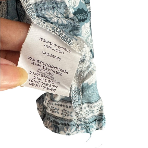 Label of Love Floral v neck secret garden mini Dress size XL - Picture 4 of 5